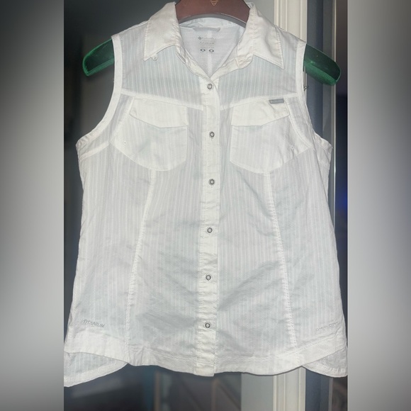 Columbia Titanium Omni-Dry Women Sleeveless Athletic Button down, pockets, vent - Picture 9 of 9